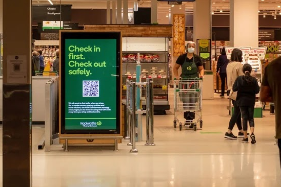 How Digital Signage Elevates the Retail Shopping Experience